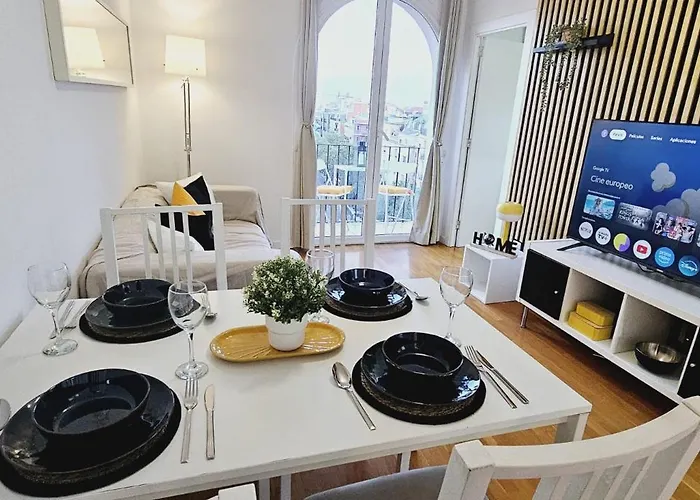 Premium Refurbished In Center Apartment *