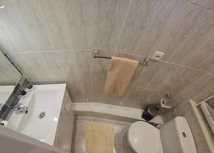 Premium Refurbished In Center Apartment *